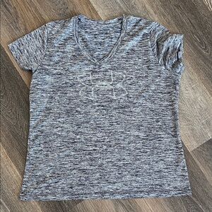 (8) Under Armour athletic top